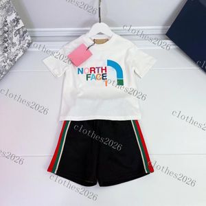 Conjuntos de ropa para niños Patrón de letras Niños Niñas Chándal Verano Manga corta Top Camisetas y pantalones cortos Conjuntos Diseñador de lujo Camisetas tops cortos Niños Sportsuits blanco rosa