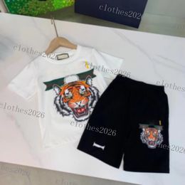 Ensembles de vêtements pour enfants lettre motif tigre garçons filles survêtement été à manches courtes top t-shirts et shorts ensembles de luxe designer t-shirts hauts shorts bébé enfants costumes de sport