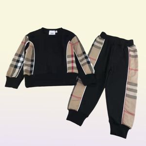Kid mode kleden zwarte baby jongen designer sportkleding sets 90150 cm kind peuter zomerkleding 2022258w7352081