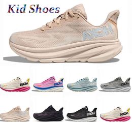 Kid Hoka One Clifton 9 Zapatillas para correr Zapatillas de deporte para niños pequeños Hokas para mujer Triple negro blanco Cyclamen Sweet Lilac Shifting Sand Boys Girls Trainers 2size 28-35 339