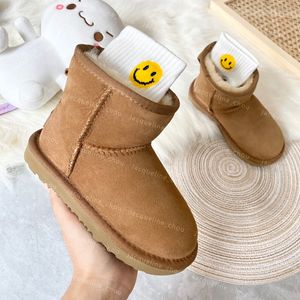 Botas australianas para niños Botas de nieve de felpa de cuero real para niños Diseñador Australia Ultra Mini Botines de piel de invierno Tacones planos Zapatos para niñas Castaño Tamaño 25-34