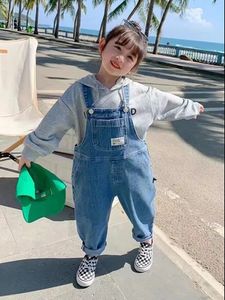 Kids Baby Denim Saut troncs 2024 Spring Boys Girls Casual Loose Jeans Jumps Courstes Baby Suspender Pantal