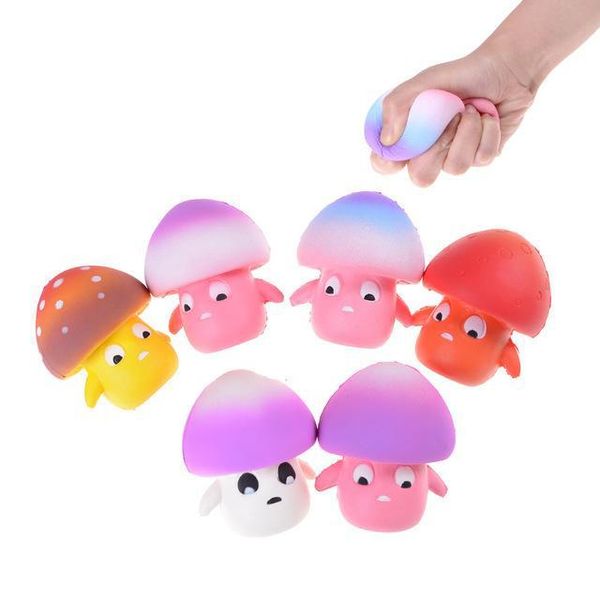 Juguetes para bebés para niños Venta caliente 9 CM Mini Lindo Hongo Gags Bromas Juguete Squishy Correas para teléfono Levantamiento lento Aliviar el estrés Reducir el autismo 7 colores