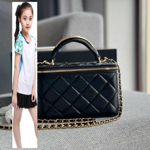 Sacs pour enfants Brand de luxe CC Sac Womens Classic Top Metal Handle Tote Tote Cosmetic Box Box Sacs With Mirror Gold Hardware Chain Matelasse Crossbody Bodage Black Vanity 18