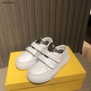 Kinderen dragen nieuwe sneakers gezichtsontwerp baby maat 26-35 doosbeveiliging buckle riem meisjes ontwerper jongens schoenen 24APril er