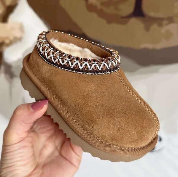 Botas para niños Zapatos de senderismo Zapatillas Tasman de invierno Tazz Bebé Piel castaña Corte de piel de oveja para nieve Mini botas clásicas Semilla de mostaza Lana de mula Pequeña 5332ESS