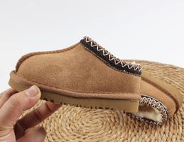 Botte pour enfants Tasman II Pantoufles Tazz Bottes pour bébé Claquettes en fourrure de châtaigne Peau de mouton Shearling Ultra Garçon Filles Mini botte d'hiver Chaussures à enfiler aux graines de moutarde