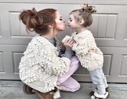 Kids Cardigan Girls Love Heart Pompons Applique Princess Outwear Children Tri Treat Pull Mother and Daughter Matching Tenues J10695532596