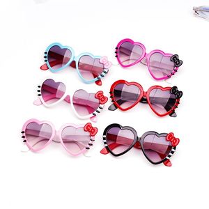 Kids cartoon kat zonnebril Mode jongens meisjes Bows liefde hart frame strand zonnebril bril kinderen UV 400 Beschermende brillen Z6523