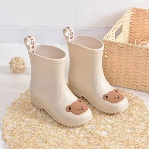 Botas de lluvia de dibujos animados para niños, impermeables para bebés y niñas, zapatos para niños pequeños, zapatos impermeables de PVC con fondo suave para bebés de 1 a 6 años 231229