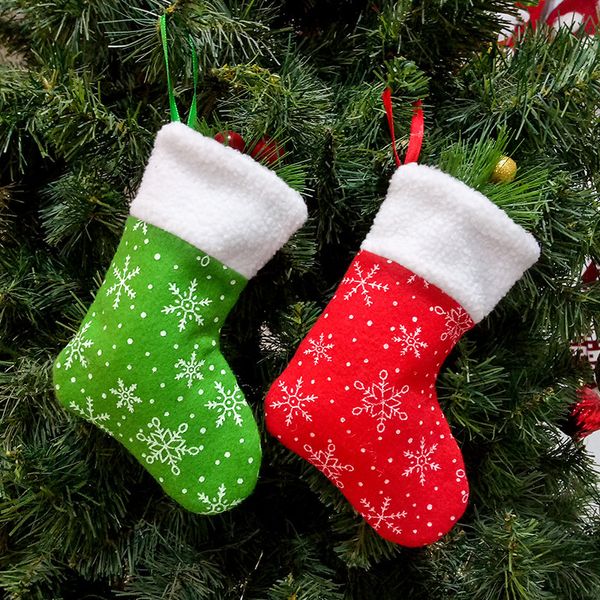 Niños Decoraciones navideñas Terciopelo rojo Copo de nieve Medias colgantes Adornos para árboles de Navidad Bolsa de dulces