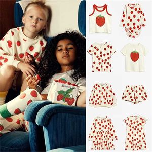 Kinderkleding Sets Mini Merk Zomer Peuter Meisjes T-shirts Aardbei Kleding Zuigeling Baby Jongens Outfit Broek Tops Tees 211025