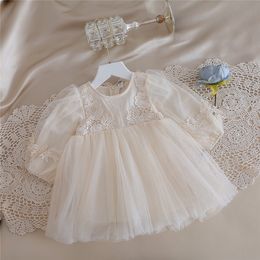 Vêtements pour enfants Robes de fille Net rouge Ins enfant en bas âge maille dentelle beige coton manches longues en vrac bébé robe de luxe prévalente robe de princesse