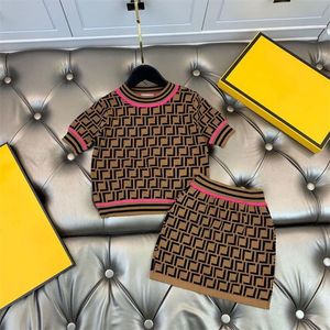 Kinderkleding sets meisjes designer rok en o nek shirt set babymeisjes kleren kinderen tracksuit volledige letter zomer outfit kind top tees en rokken a8n3#