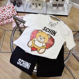 Kinderkledingsets Bear Gedrukte jongens T-shirts Shorts Shorts Girls Children Letter Gedrukte T-shirts broek jeugd peuter zomer korte mouw t shirts tops losse luxe kleding