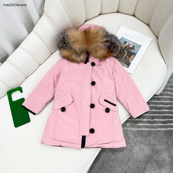 Enfants Manteau Bébé Designer Vêtements Manteaux Veste Enfant Vêtir Avec Badge À Capuchon Épais Chaud Manteaux Collier Loup Fourrure Fille Garçon Parkas