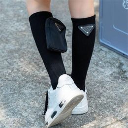 Enfants Coton Chaussettes Flexibles Avec Sac Triangle Lettres Respirant Athlétique Longueur Chaussette Enfants Mode Bas Bonneterie