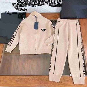 Vêtements de créateurs pour enfants Taille de costume en tricot d'automne 120-160 cm 2pcs Lettre de mode imprimement veste et pantalon à fermeture éclair