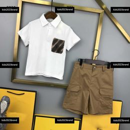 Ropa de diseñador para niños Traje deportivo para bebés Conjuntos de manga corta 2 piezas Camiseta con cuello polo y pantalones cortos con adornos de bolsillo nuevo producto