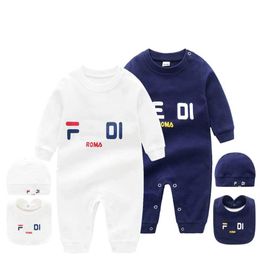 Kids Designer Design Boys Jumpsuit Pasgeboren Rompers Baby Hoed Bib Robe Set Infant Baby Girls Set2694