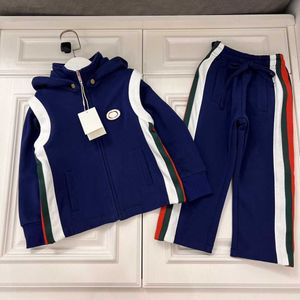 Kids Designer Kleding Kindjas Sets Maat 100-160 cm 2pcs Afneembare mouwen Design Hapleed Jacked Jacket en Sports Pants Aug09