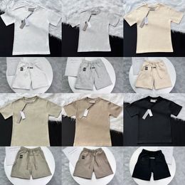 Designer Kids Vêtements Essential Tracksuits Boys T-shirts shorts Girls Toddlers Kid Kid Casual Tshirts Pantal