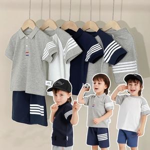 Ensemble de vêtements de créateur d'enfants enfants garçons filles sport tshirt rayé et short 2pcs / ensembles