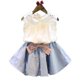 Kinderen Designer Kleding Sets Girls Summer Mode Pakken Baby Mouwloze witte tops Denim Blauwe rokken Outfits Kind Katoen Ruche Vest Bowknot Rokken B8236