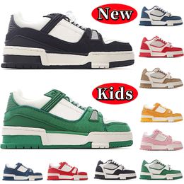 Designer schoenen voor kinderen Trainer Sneaker kindertrainers jongens meisjes lage skate sneaker Logo geborduurde riem Platform schoen canvas heren Luxe Casual sneakers