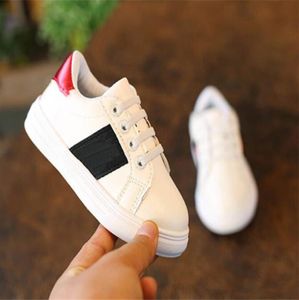 Zapatillas de deporte de diseñador para niños Primavera / Otoño Nuevos Zapatos de cuero para niños medianos y grandes Niños pequeños Zapatos blancos Niñas Abejas pequeñas Tableros de ocio eur 26-36