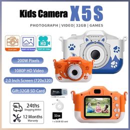 Kids Digital Camera HD 1080p 20MP avec un chargeur USB CAME CAME CAME CAME FOX COVER DE PROTECTION DE SILICONE APPORT