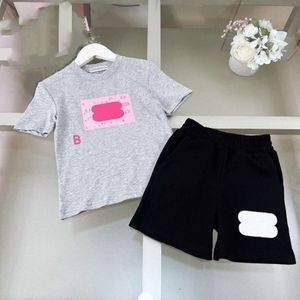 Ensembles de vêtements pour enfants Toddlers Boys Tracksuits Suisses à manches courtes Tshirts Shorts d'été T-shirts imprimés Tops Girls Children Clothing Suidhul #