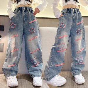 Kindermode Lange Jeans Meisjes School Wijde Pijpen Broek met Handdoek Borduren Hart Ster Casual Losse Kinderen Koreaanse Stijl Broek 240318