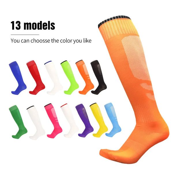 Chaussettes de football pour enfants tube long sans glissement sur les chaussettes de gymnase sportives extérieures de soccer à rayures 240322