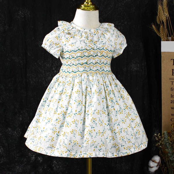 Enfants filles à la main robes smockées florales été 2023 enfant en bas âge fille fleur robe smockée pour la fête de mariage bébé tenue élégante G1218