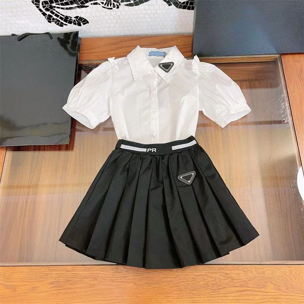 Niños niñas verano dos piezas faldas tutú conjuntos falda plisada de moda con mangas cortas de algodón blanco camisetas ropa de diseñador para niñas trajes de niña