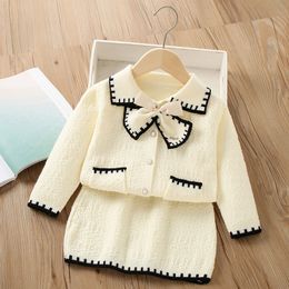 Kindersweaterpak voor meisjes Herfstmeisjesstrik Vest met lange mouwen Jas + rok Tweedelige gebreide kinderset