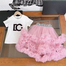 Enfants filles deux pièces jupes ensembles jupe tutu en dentelle de mode avec pull t-shirts en coton lâche été bébé fille concepteur de luxe 2 pièces ensembles jupe plissée vêtements pour enfants