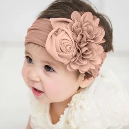 Heaves pour enfants Soft Stretch Flower Bandbound Knot Wide Nylon Headwraps Baby Girls Hair Bands Po Props for Born Accessories 240515