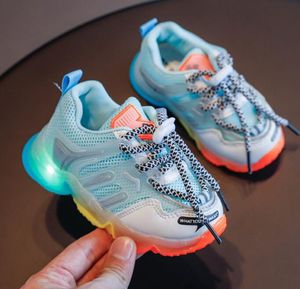 Atletische Outdoor Kids LED Gloeiende Licht omhoog Tennis Schoenen voor Peuter Baby Jongens Meisjes Flash Luminous Sneakers Running Sport