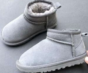 Botas de nieve Mini 5854 para niños, botas de algodón de fondo suave y cálidas de estilo australiano para bebés, color castaño, talla 21-357
