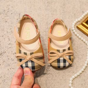 Chaussures de princesse pour enfants bébé chaussures pour tout-petits-en-bas-volant fille enfants tôles assiette chaussures simples chaussures 0-3 ans sandales d'arc 2024