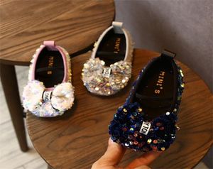Chaussures pour enfants princesse pour les filles 2019 Fashion Hollow Breathable Baby Girl Shoes Flat Enfants décontractés Chaussures décontractées x07039185230
