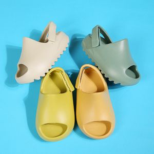 Enfants Sandales Bébé Tout-petit Adultes Slipon Mode Garçons Filles Mousse Plage Été Diapositives Os Résineenfants Chaussures D'eau Légères 220630