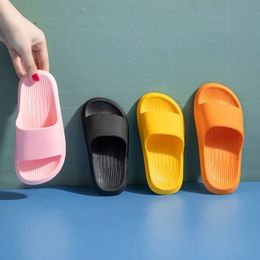 Enfants sandales d'été pour tout-petit enfant extérieur chaussures de sport garçons garçons filles bébé pantoufles à semelle de plage de plage pantoufles de glissades intérieures 240422
