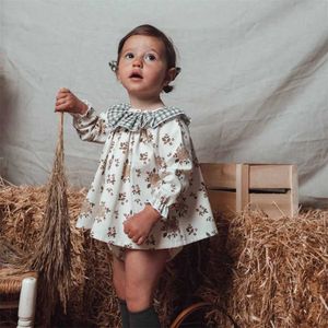 Kinderen shirts babymeisjes chique rustieke bloemen met lange mouwen blouse 2023 herfst nieuwe kinderen vintage losse poppen kraag schattige bedrukte shirts tops h240425