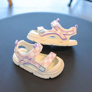 Chaussure pour enfants Enfant d'été cool bébé 2023New Checker Fashion Walking Shoe Boys Filles Soft Soft Sandals Sports Sports