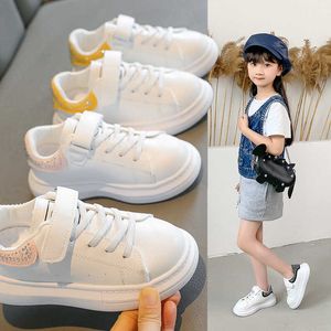 Zapatos para niños, novedad de 2021, zapatos casuales para estudiantes de suela blanda transpirable que combinan con todo para niños, zapatos planos antideslizantes para niños y niñas 26-36 X0703