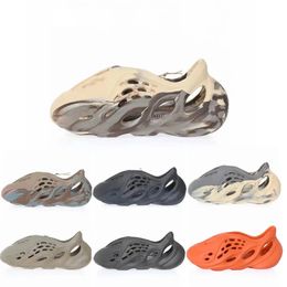 Zapatos para niños Big Baby Slide Runner Zapatilla Niños Niñas Zapatillas de diseño Zapato negro Zapatillas de deporte para niños pequeños Niños Moda para niños Tenedores grises Tamaño 23-35