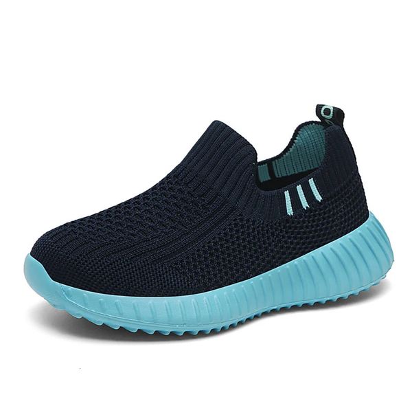 Chaussures pour enfants Boys Running Sport Children Choches Sneakers Big Girls Breathable Mesh School Shoe Soft Sole Sole Casual Walking Tenis 240416